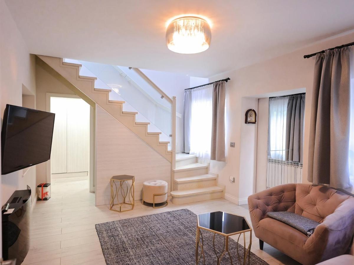 Ase Premium House Villa Сучеава Екстериор снимка