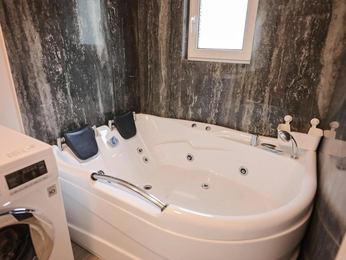 Ase Premium House Villa Сучеава Екстериор снимка